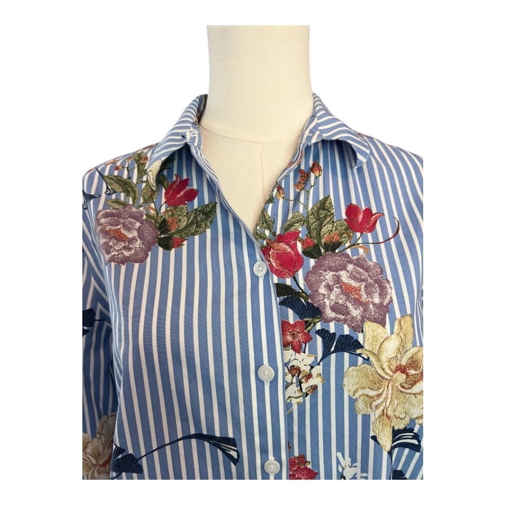 👚 EUC CHICO’S Floral Stripe No Iron Button Up Shirt | Size 4/6 (0) - Picture 2 of 8